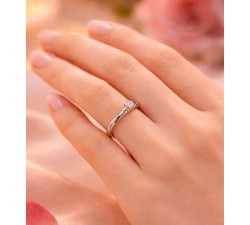 Anello solitario diamante Ct. 0,10 in oro bianco 18Kt - AD217 DIENNECI GIOIELLI
